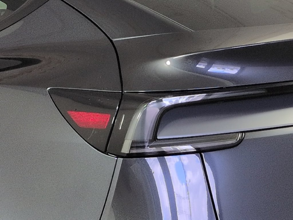 2026 Tesla Model Y Premium - Photo 8