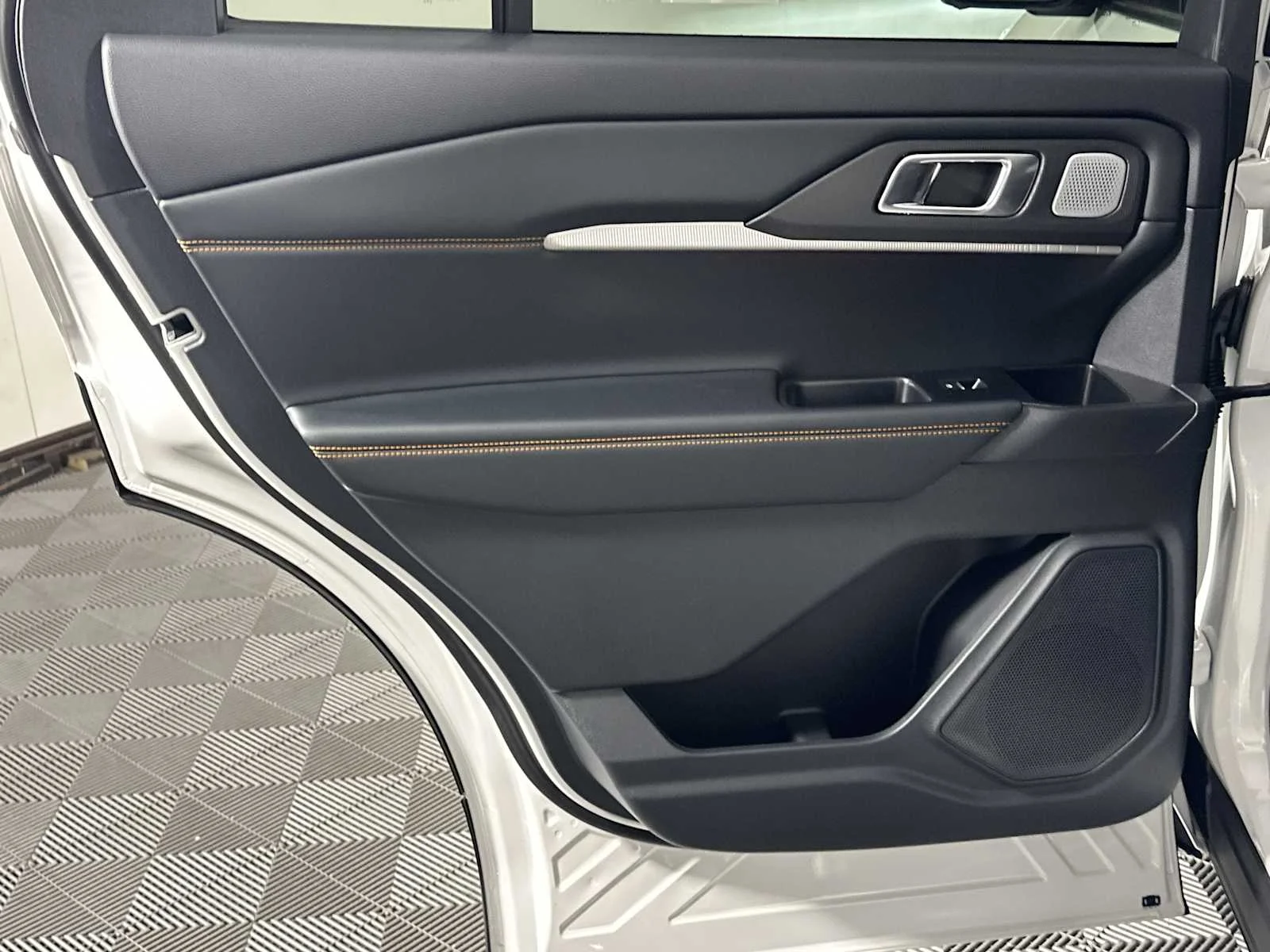 New 2026 Star White Metallic Tri-Coat Ford Tremor image 24
