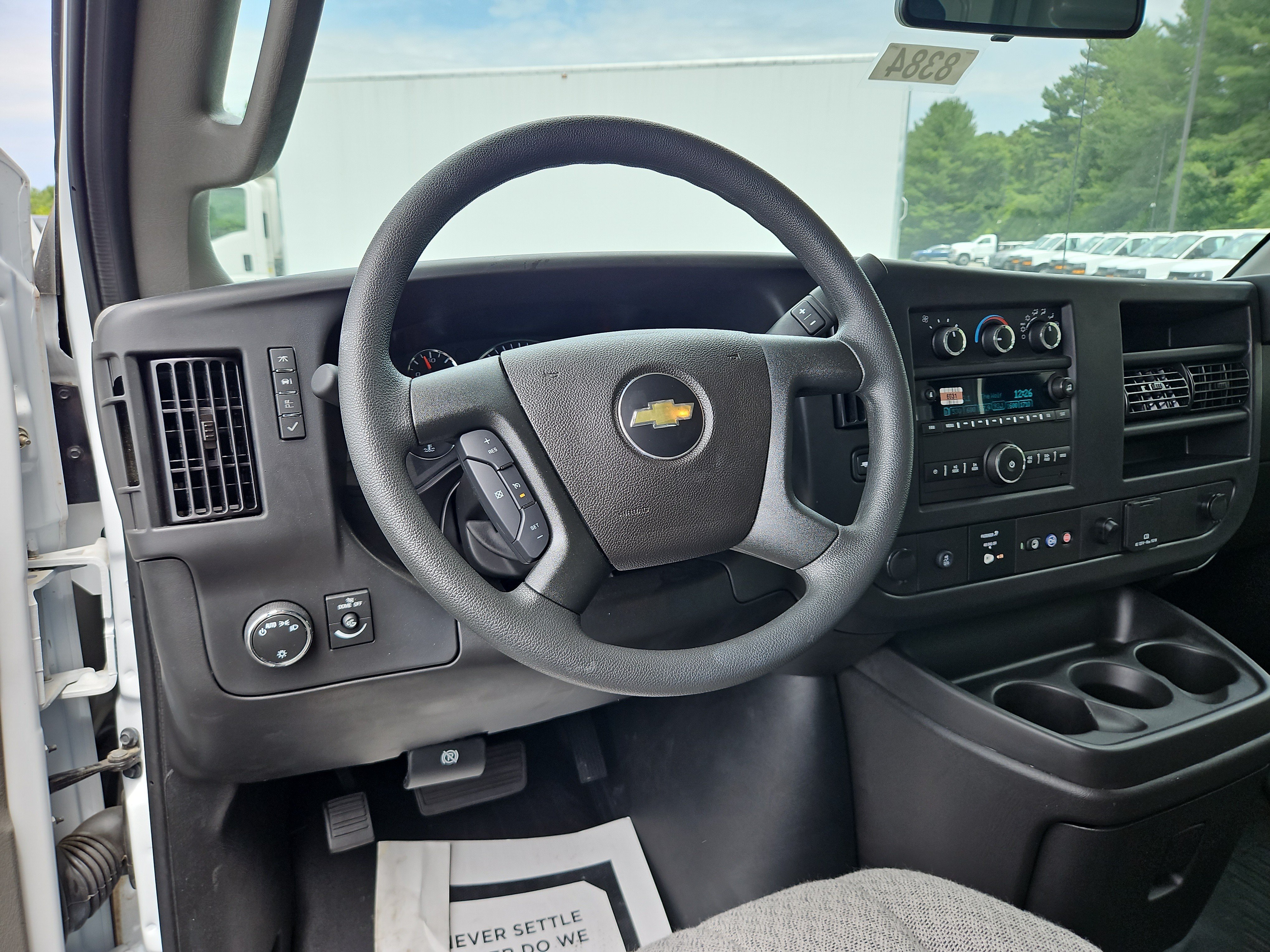 New 2025 Summit White Chevrolet 1WT image 12