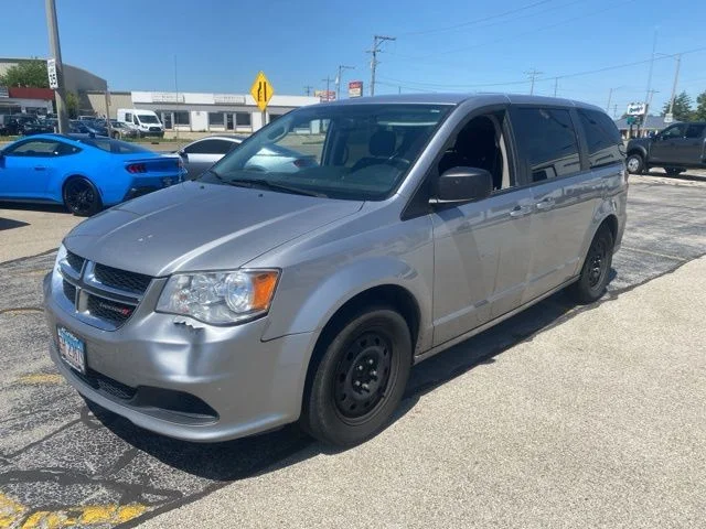Used 2018 Dodge Grand Caravan SE with VIN 2C4RDGBGXJR143527 for sale in Bloomington, IL