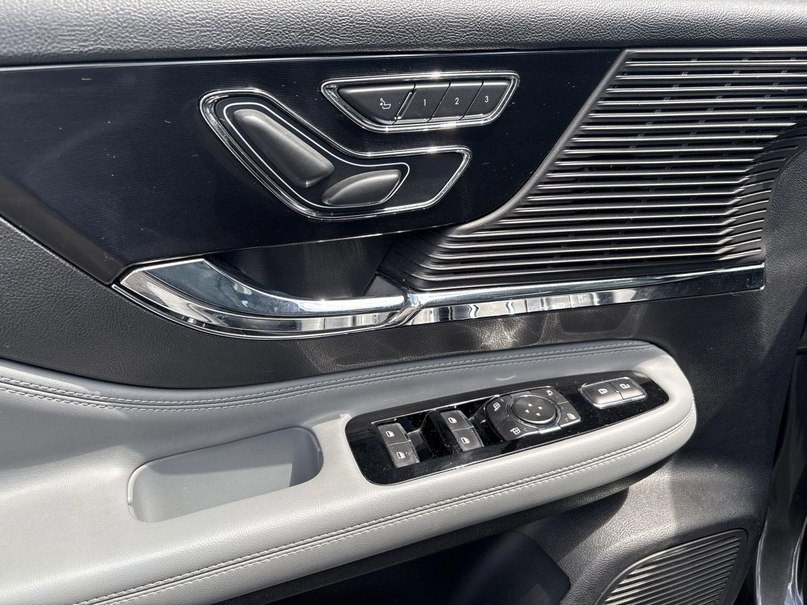 Used 2020 Magnetic Gray Lincoln Standard image 7