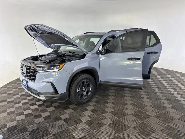 Used 2025 Green Honda TrailSport image 12