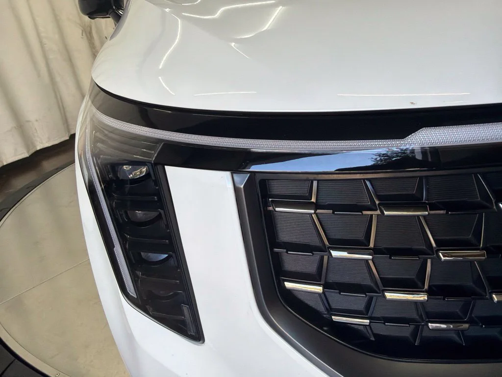 Used 2025 White Kia SX Prestige image 10