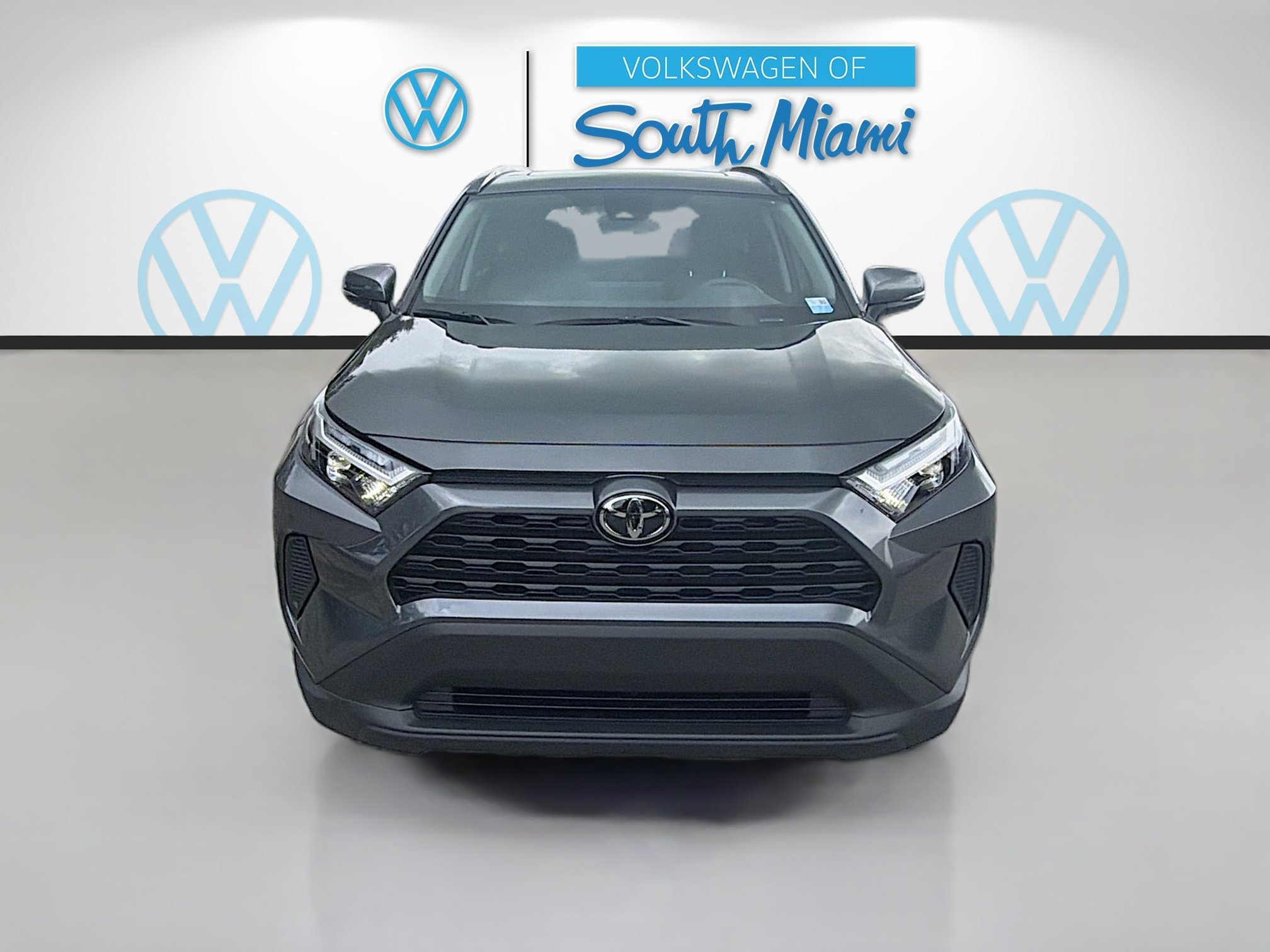 Used 2025 Magnetic Gray Metallic Toyota Hybrid XLE image 2