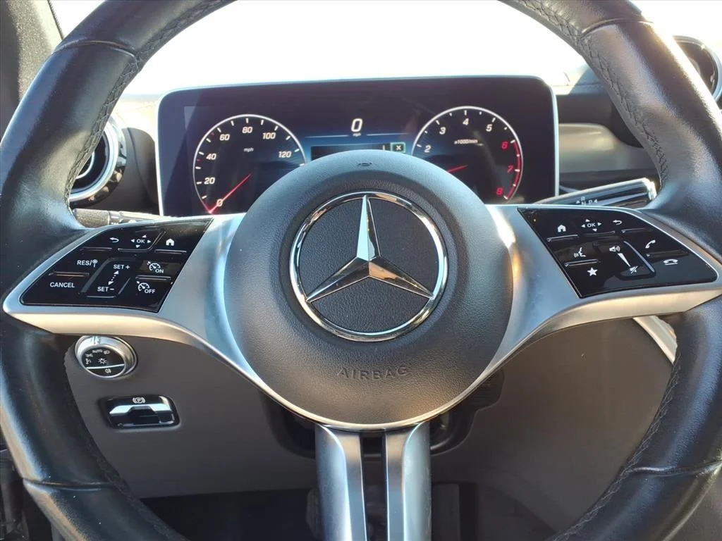 Used 2023 Black Mercedes-Benz GLC 300 image 26