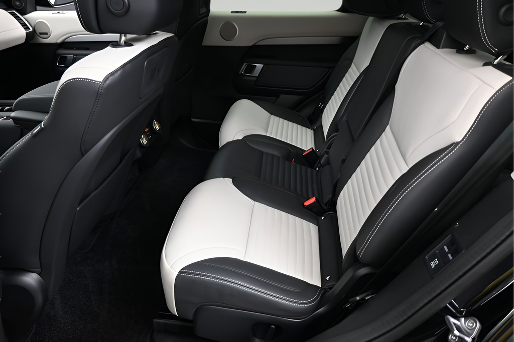 Certified Used 2025 Black Land Rover Dynamic SE image 6