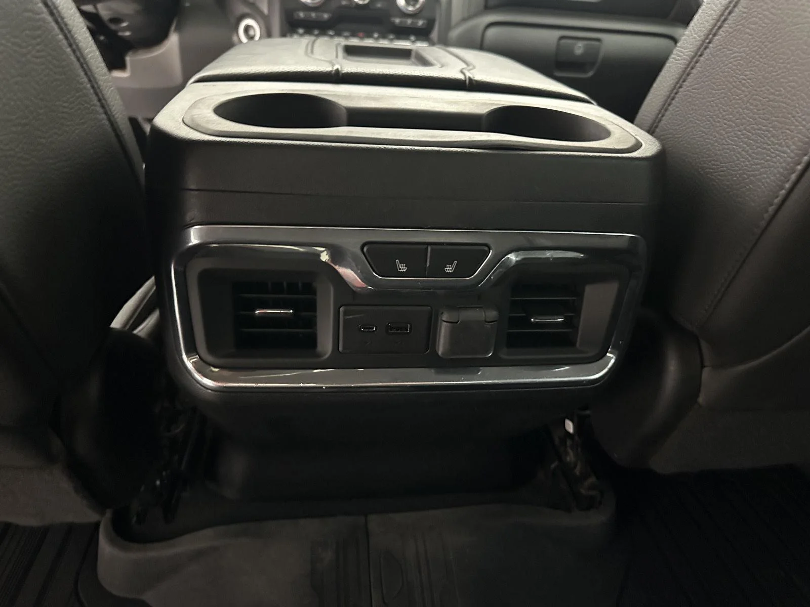 Used 2021 White Frost Tricoat GMC Denali image 21