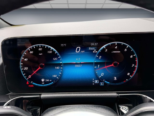 Used 2023 Silver Mercedes-Benz GLA 250 image 23