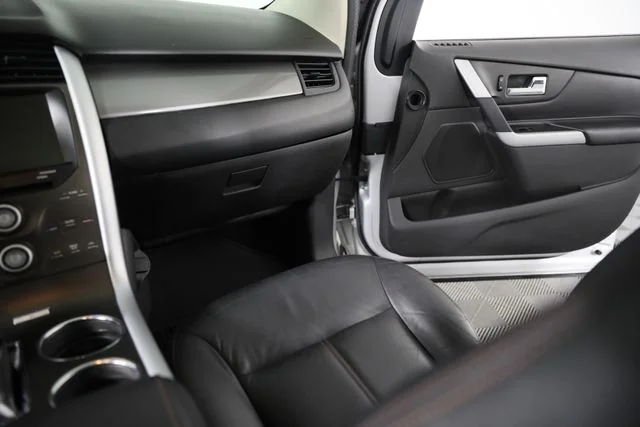 Used 2014 Silver Ford SEL image 24