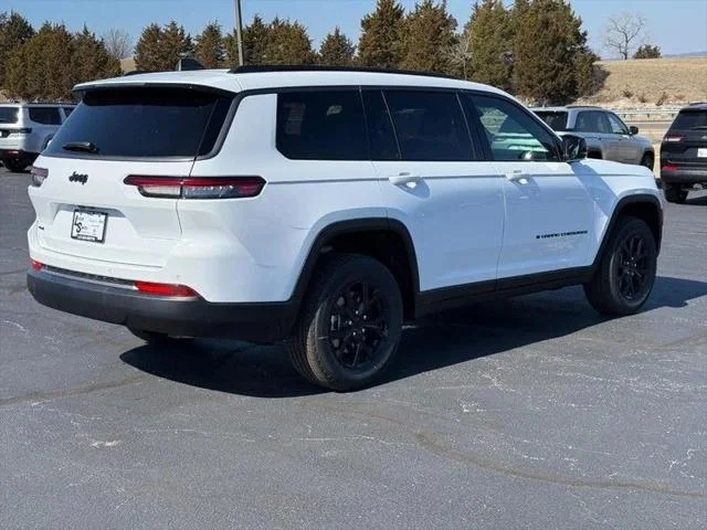 New 2026 Bright White Clear-Coat Exterior Paint Jeep Laredo image 3