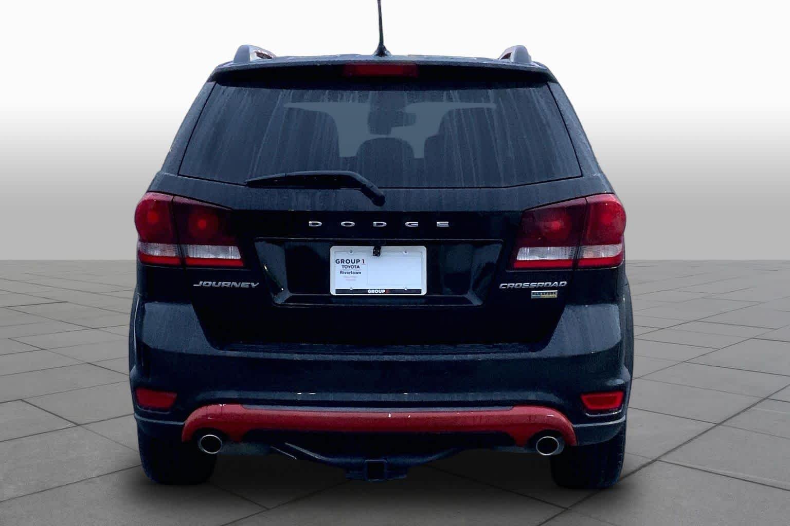 Used 2017 Pitch Black Clear Coat Dodge Crossroad Plus image 5