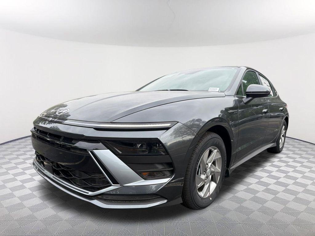 2026 Hyundai Sonata SE's photo