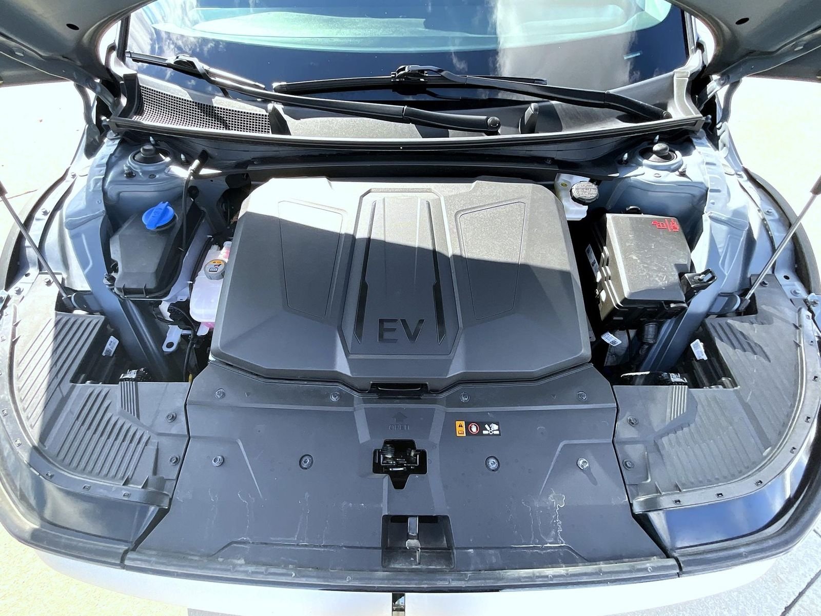 Used 2025 Green Hyundai SE image 26