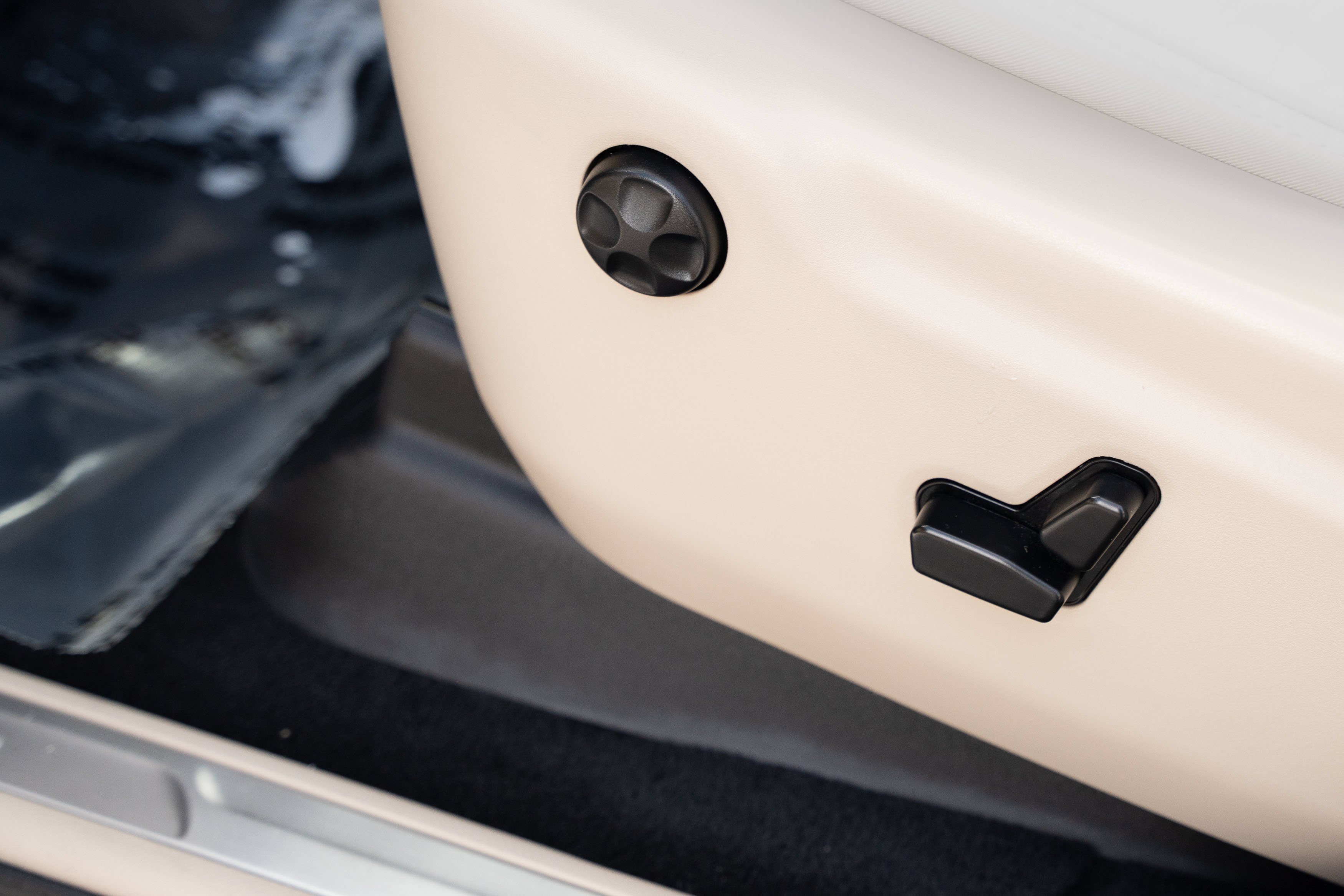 Used 2019 Slate Blue Pearlcoat Jeep Limited image 17