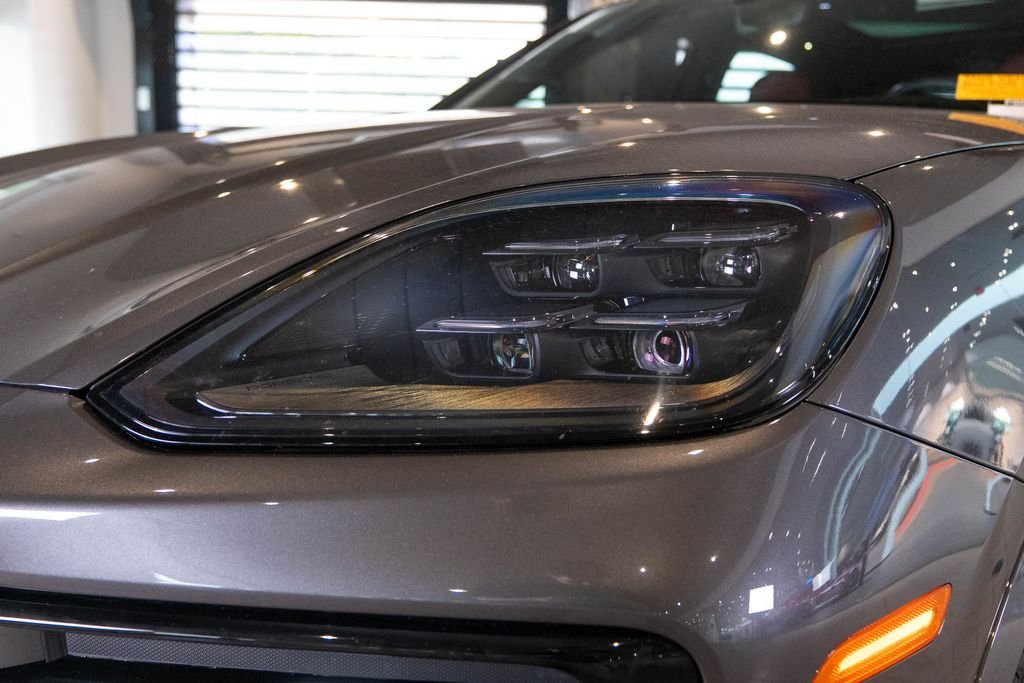 Used 2025  Porsche Base image 13