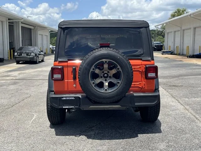 Used 2019  Jeep Sport S image 6