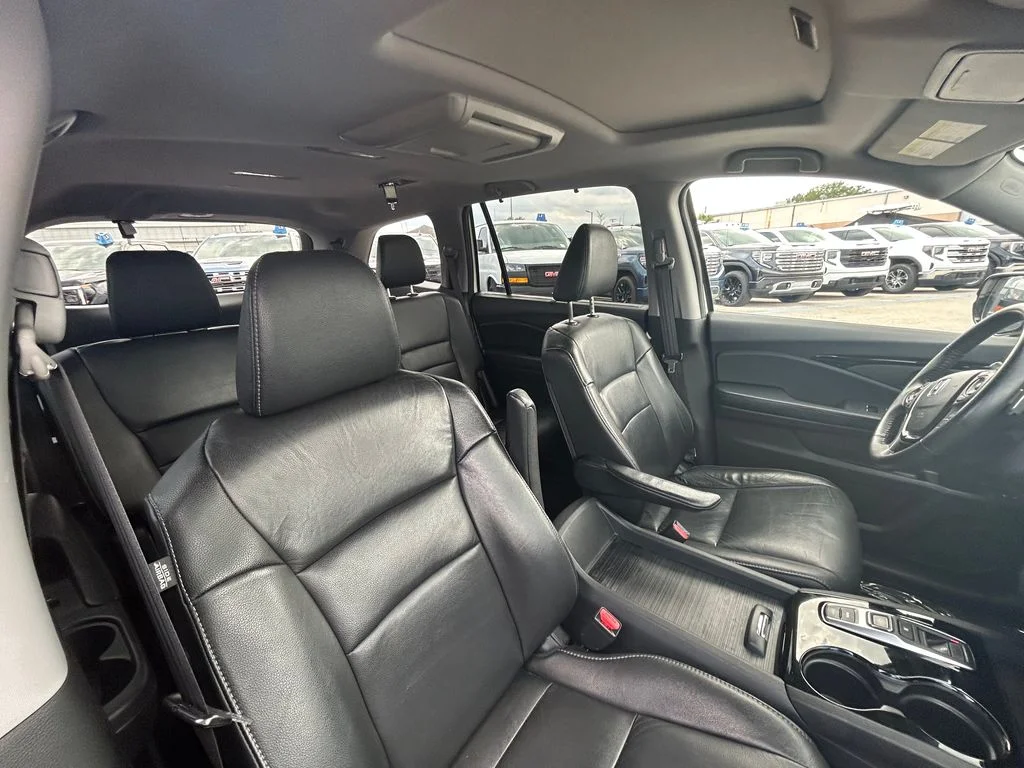 Used 2017  Honda Touring image 24