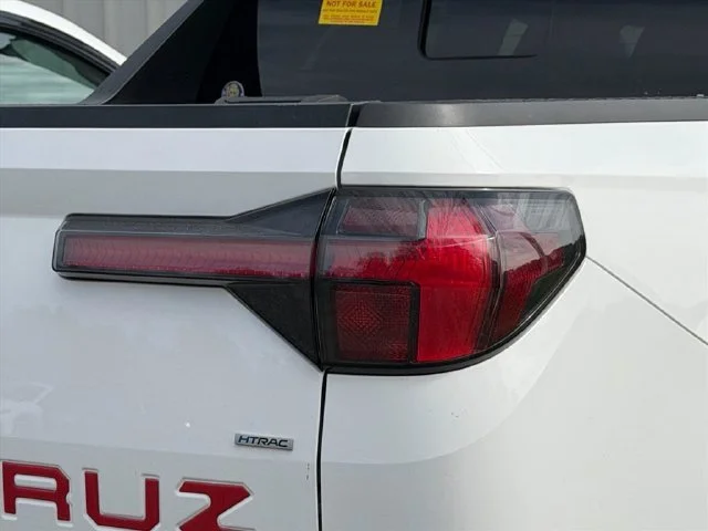 Used 2023 White Hyundai SEL image 17