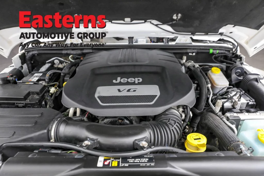 Used 2018 White Jeep Unlimited Sahara image 7