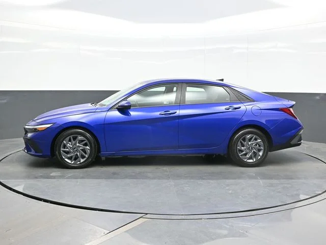 Used 2024 Blue Hyundai SEL image 4