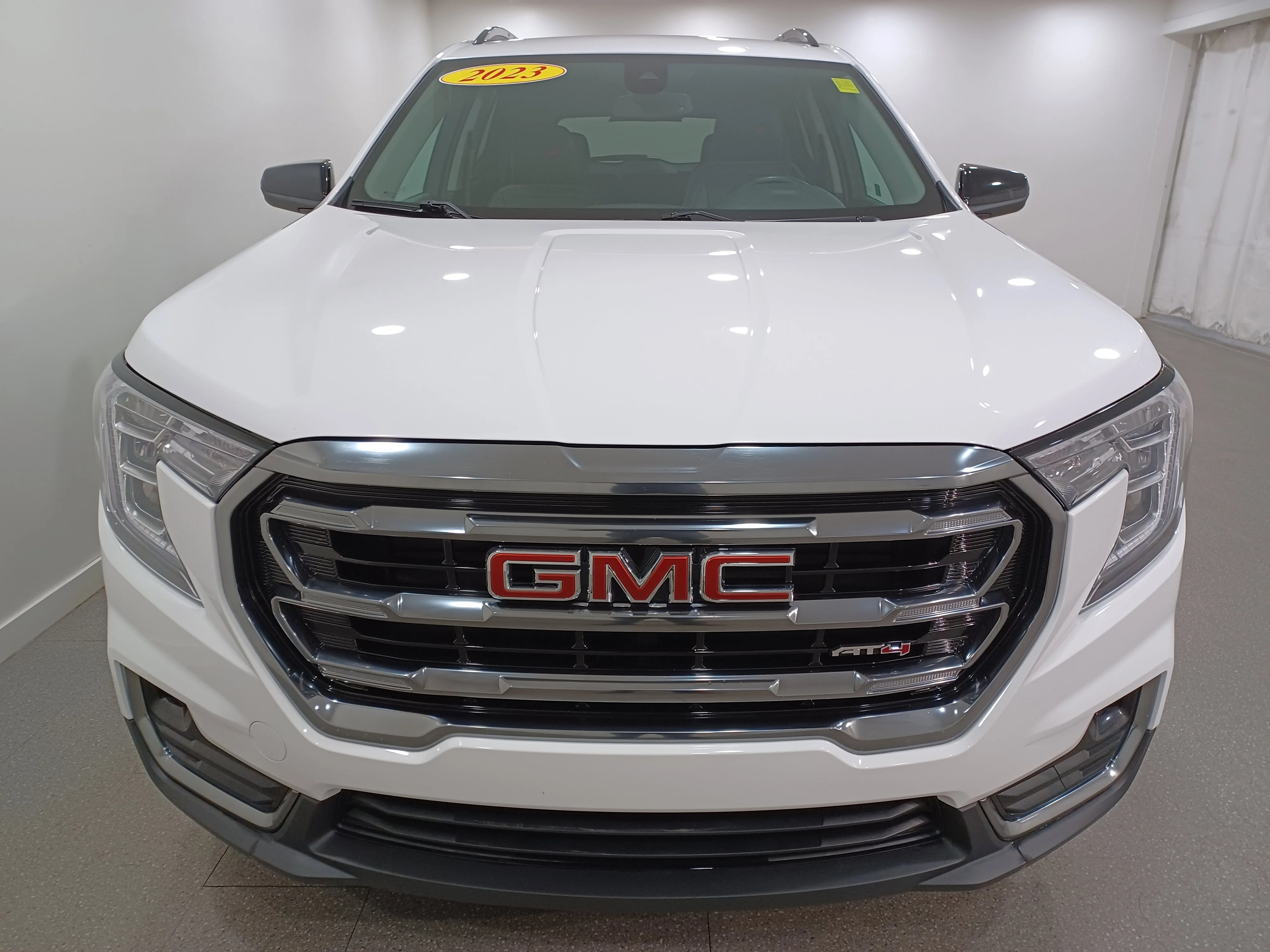 Certified Used 2023 White GMC AT4 AWD *Adaptive Cruise | Remote Start | Htd Leather | Htd Wheel | Apple CarPlay | Park Assist image 3