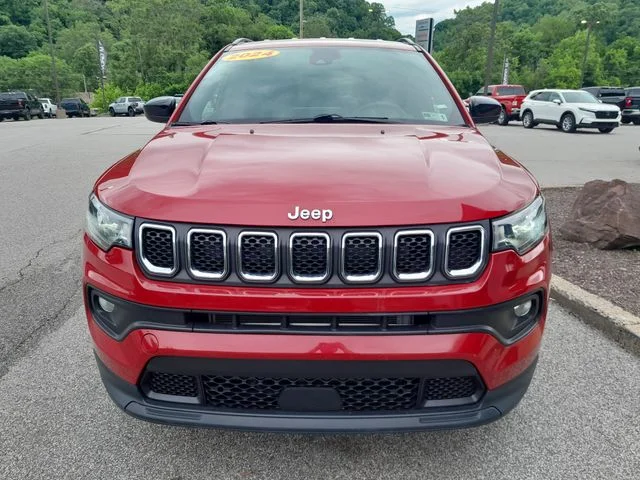 Used 2024  Jeep Latitude image 4