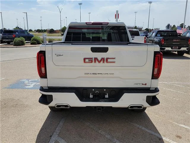 Used 2025 Summit White GMC AT4 4x4 Crew Cab 5.75 ft. box 147.4 in. WB image 5