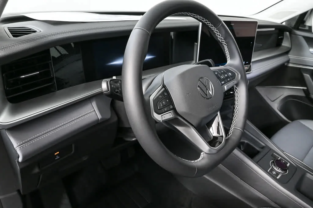 New 2026 Pure White Volkswagen SE image 5