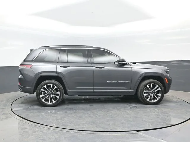 Certified Used 2022 Metallic Jeep Overland 4xe image 3