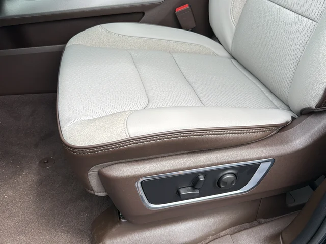 New 2026 Diamond Black Crystal Pearl-Coat Exterior Paint RAM Laramie image 29