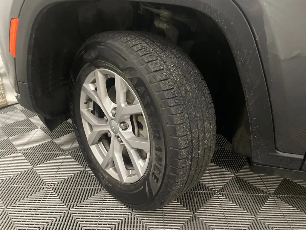 Used 2021 Baltic Gray Metallic Clearcoat Jeep Limited image 30