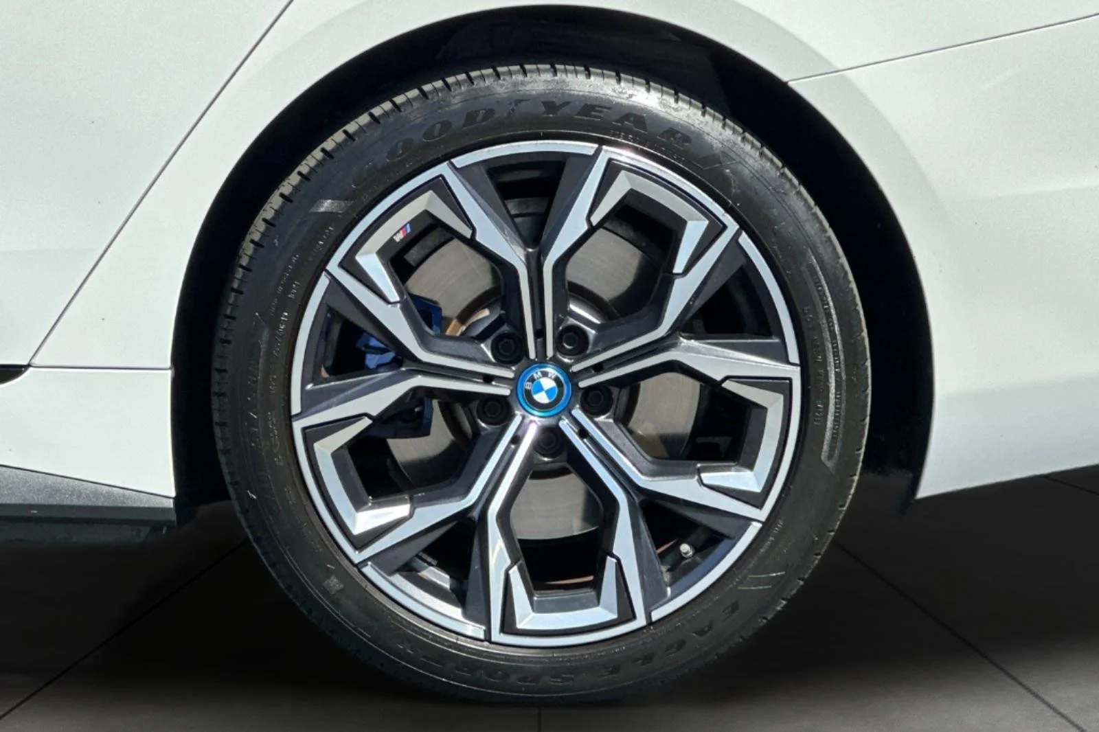 Used 2022 Alpine White BMW M50 image 25