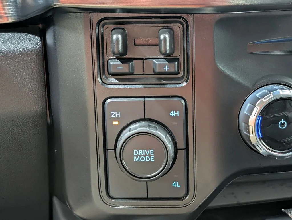 Used 2025 Avalanche Ford Lariat image 6