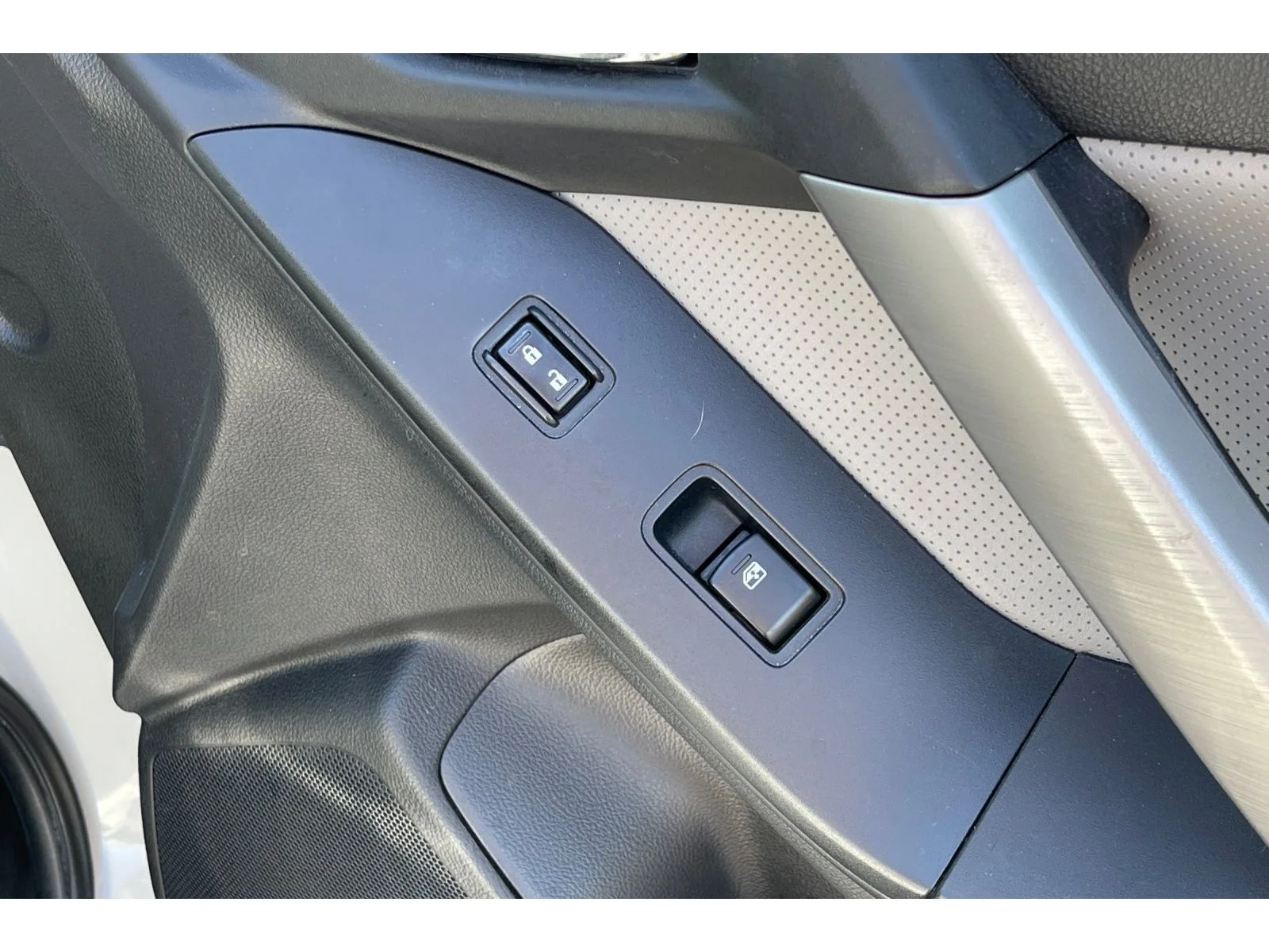 Used 2015 Satin White Pearl Subaru 2.5i Limited image 22