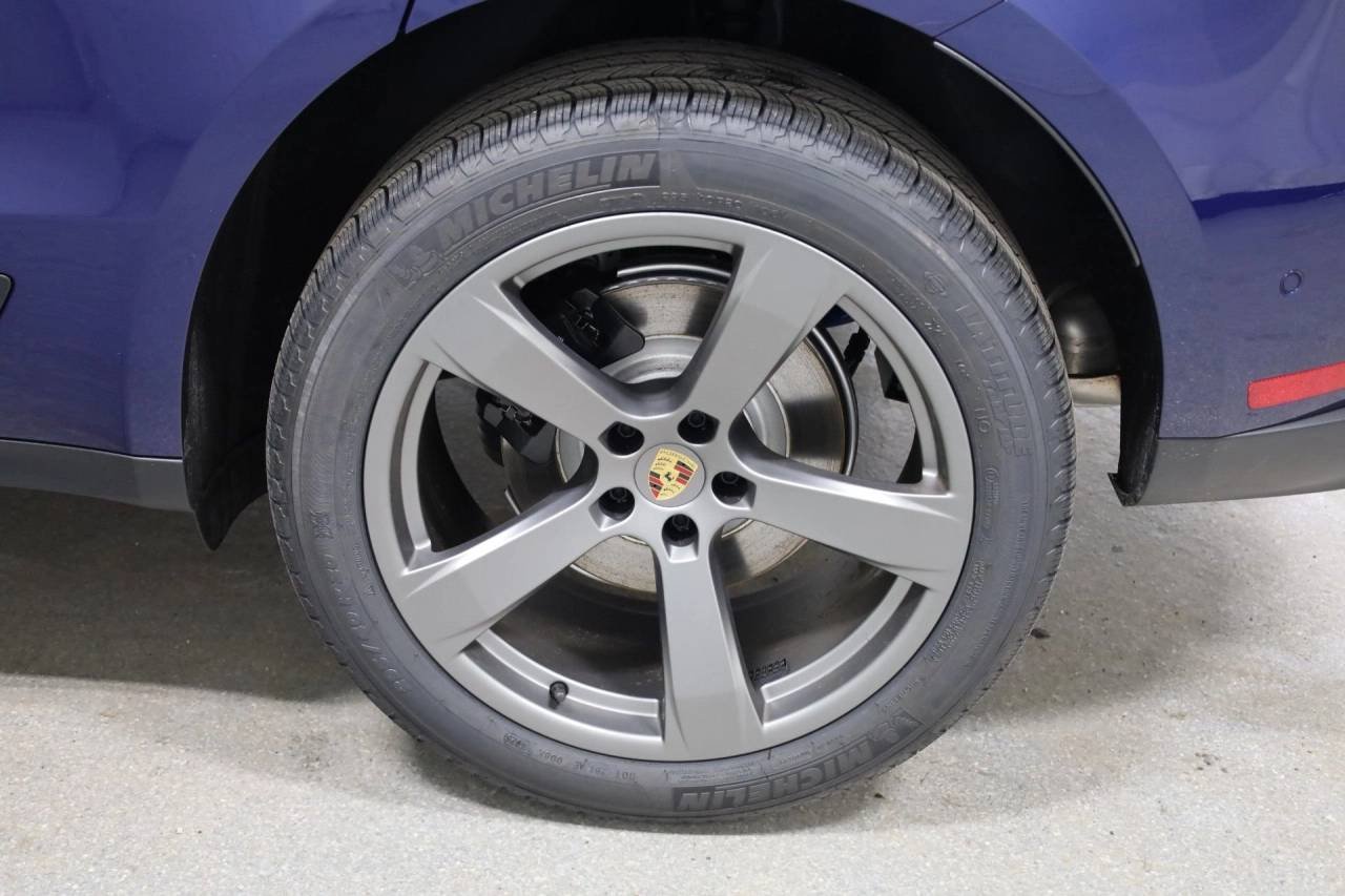 Used 2026 Gentian Blue Metallic Porsche  image 39