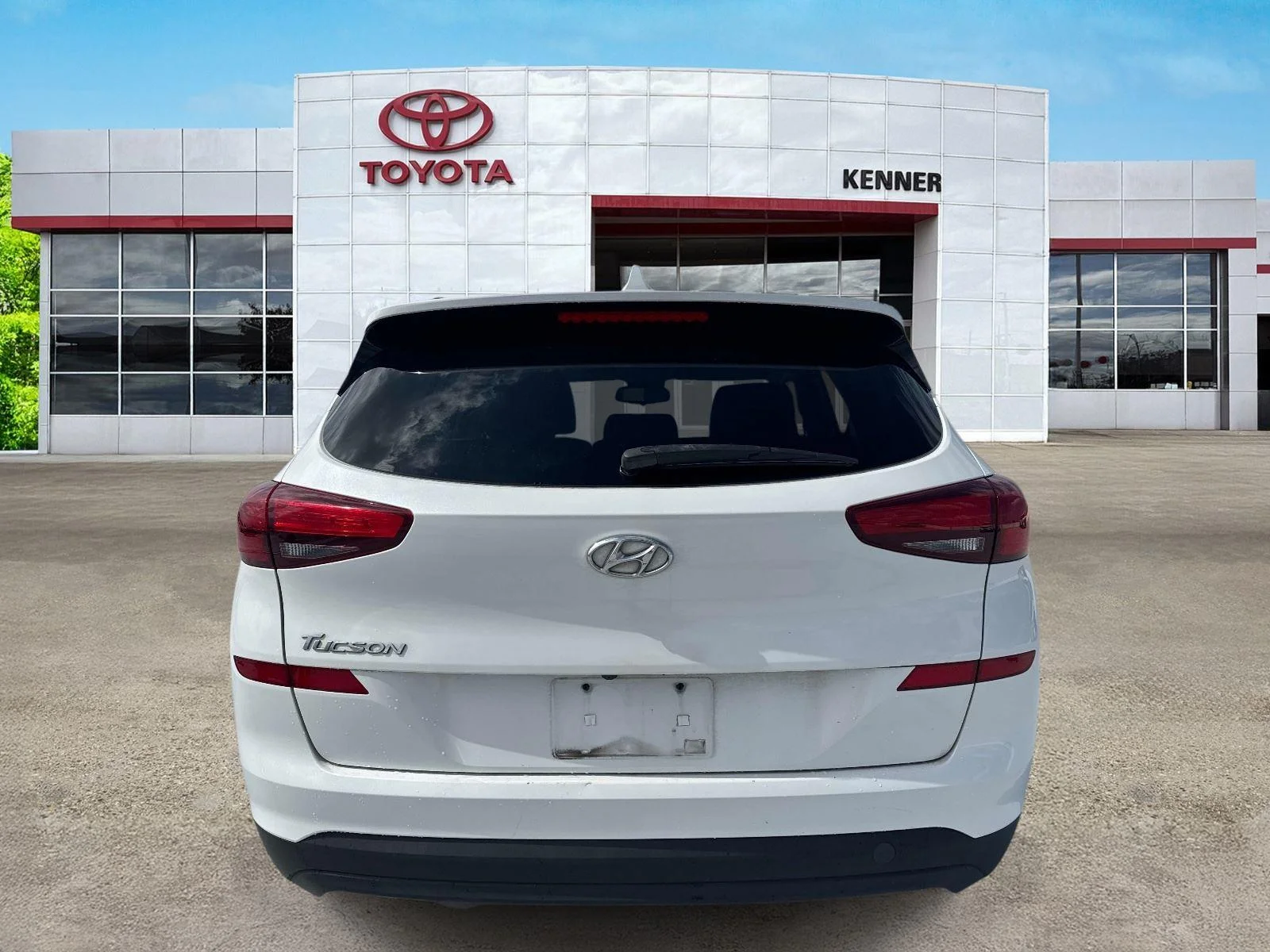 Used 2019 White Pearl Hyundai Value image 5