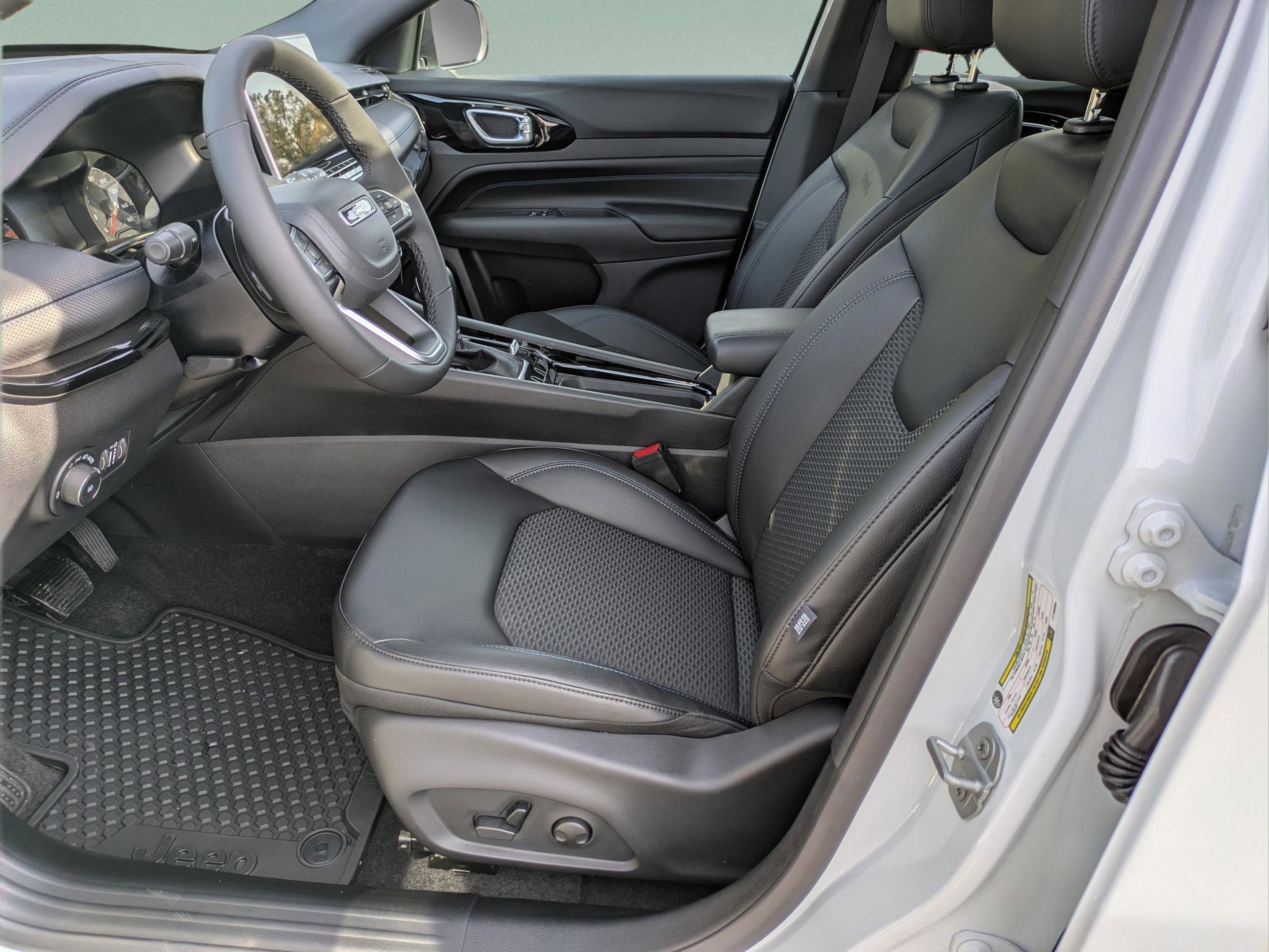 New 2026 Bright White Clearcoat Jeep Latitude Altitude image 21
