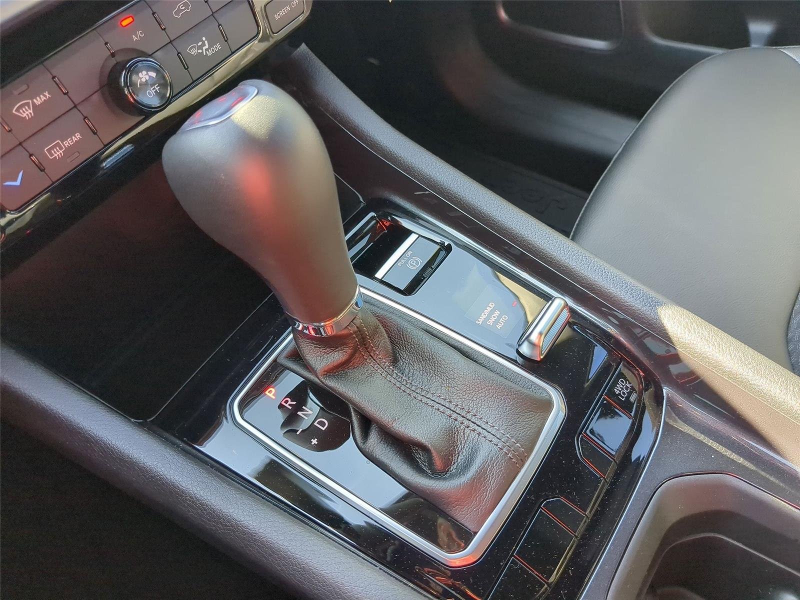 Used 2026 Bright White Clearcoat Jeep Latitude image 24