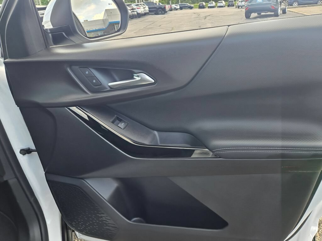 2027 Chevrolet Equinox LT - Photo 6