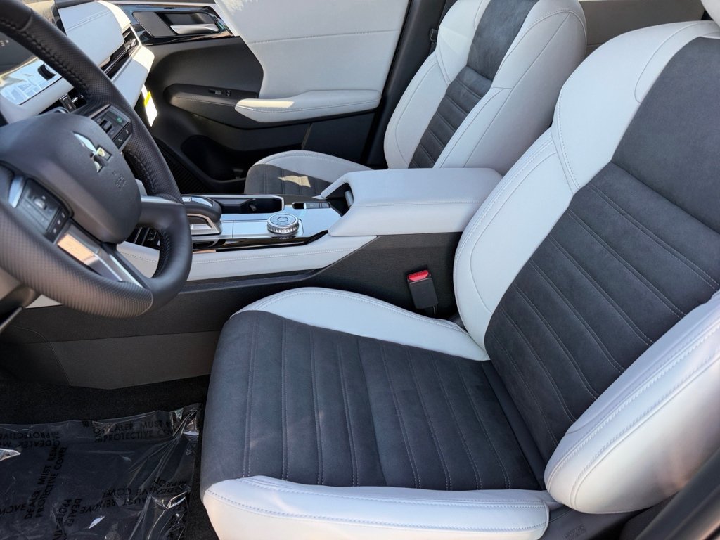 New 2026 Black Diamond Mitsubishi SE image 10