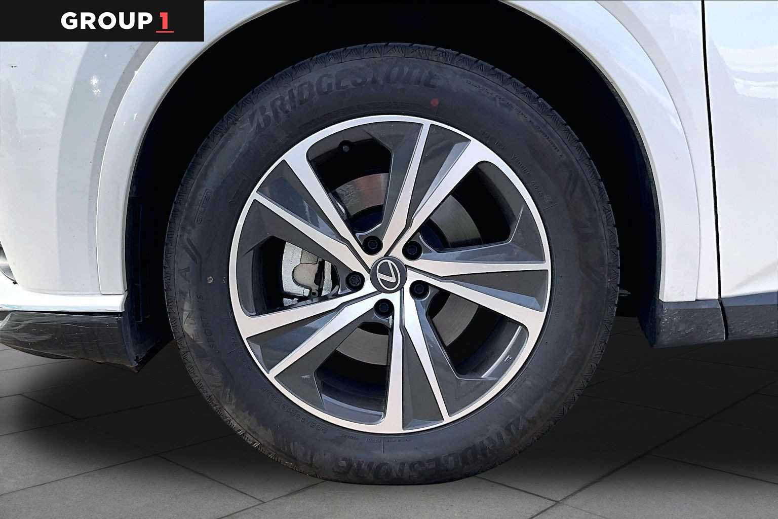 Used 2026 Eminent White Pearl Lexus Premium image 9