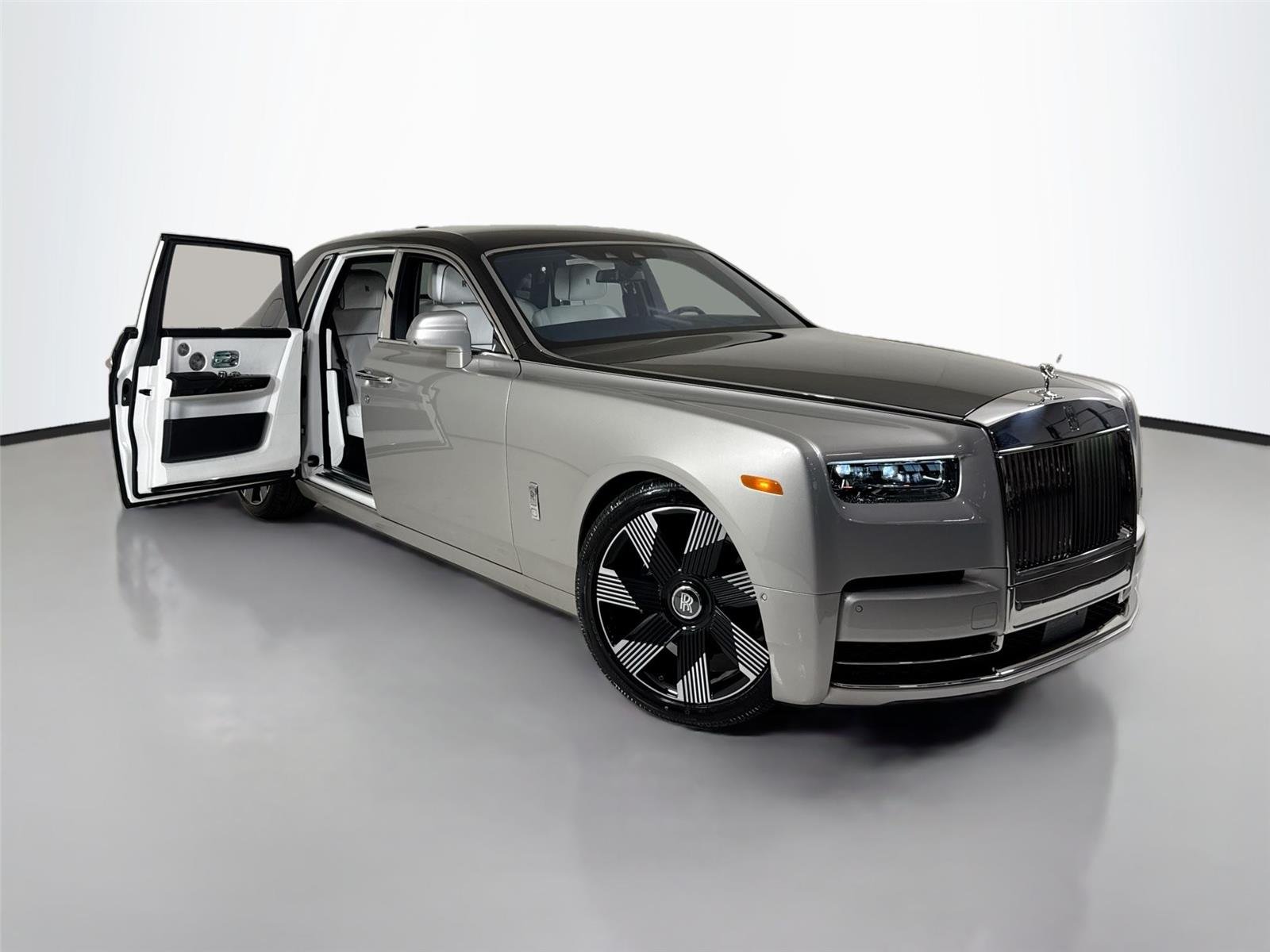 Used 2023  Rolls-Royce  image 42