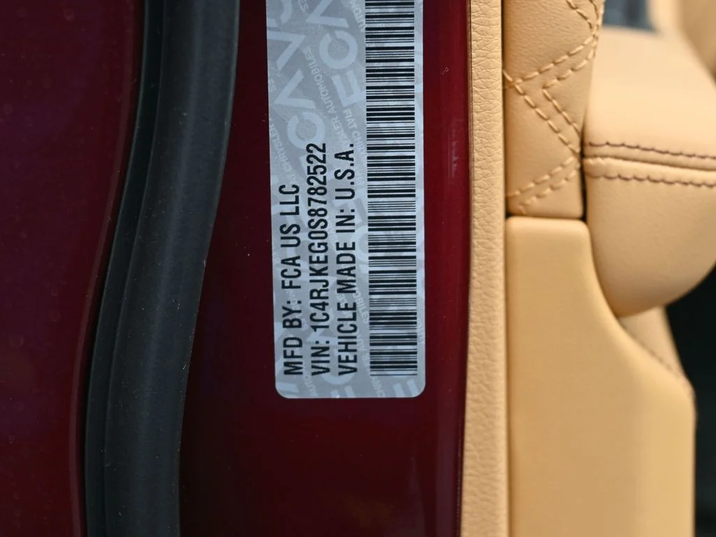 New 2025 Velvet Red Pearlcoat Jeep Summit image 21