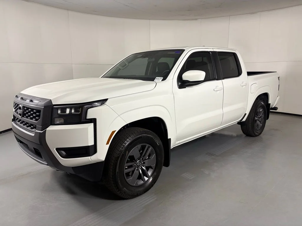 New 2026 Glacier White Nissan Crew Cab SV image 4
