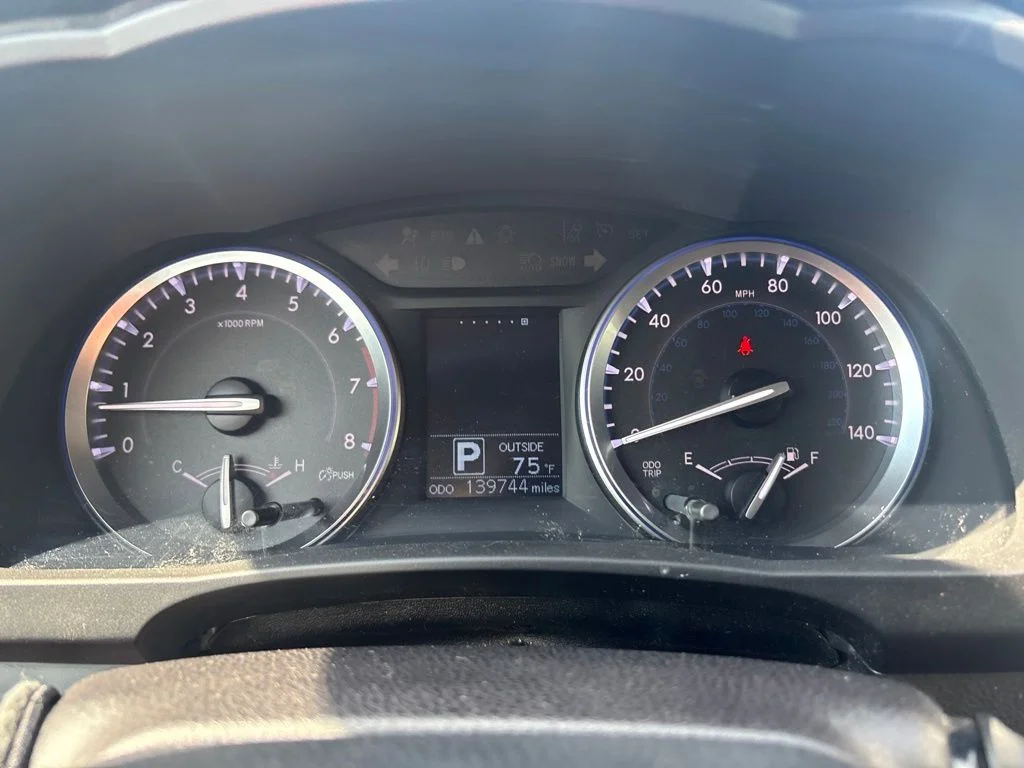 Used 2016 Gray Toyota LE V6 image 17