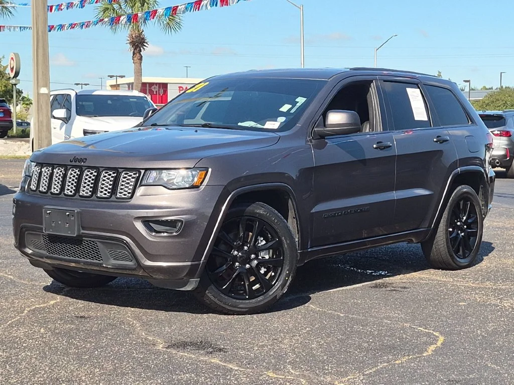 Used 2021 Gray Jeep Laredo X image 1