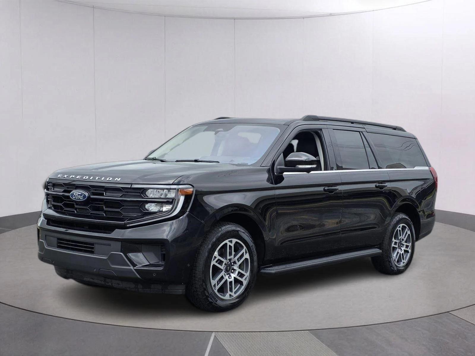 Used 2025 Agate Black Ford Active image 1