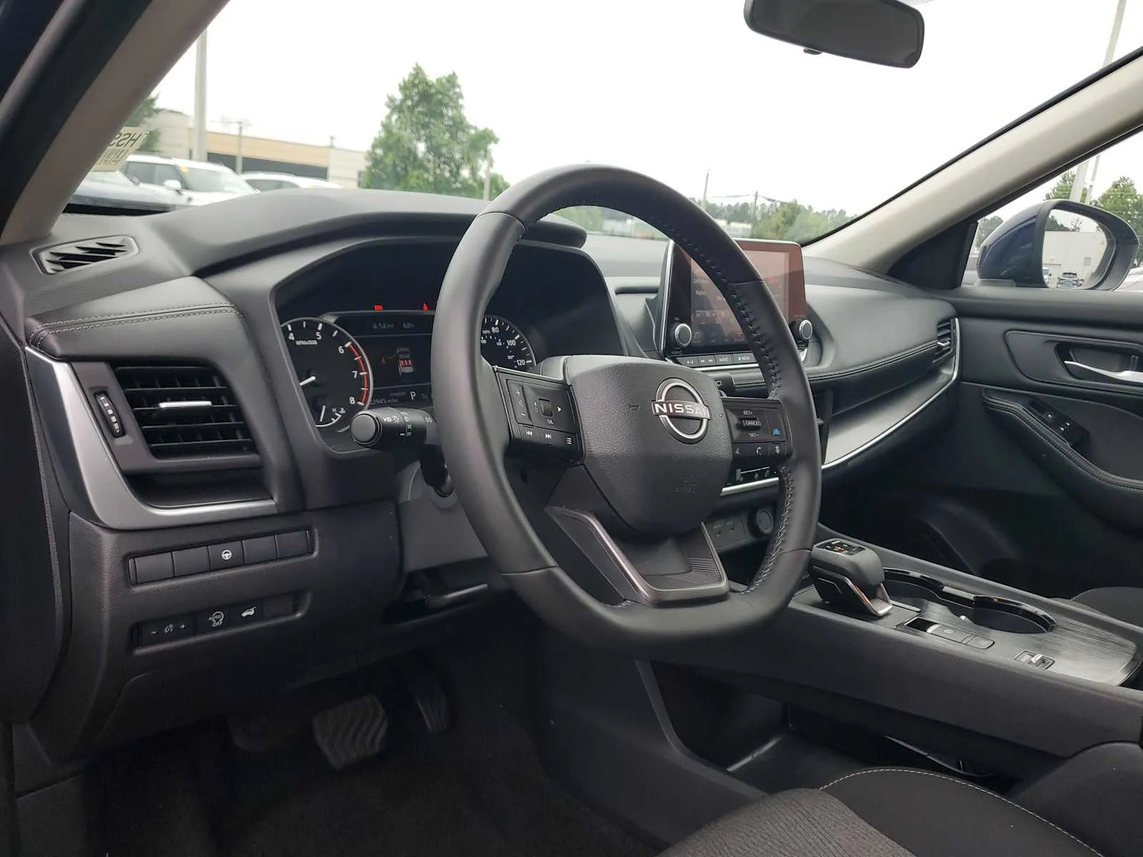 Used 2025 Deep Ocean Blue Pearl Nissan SV image 14