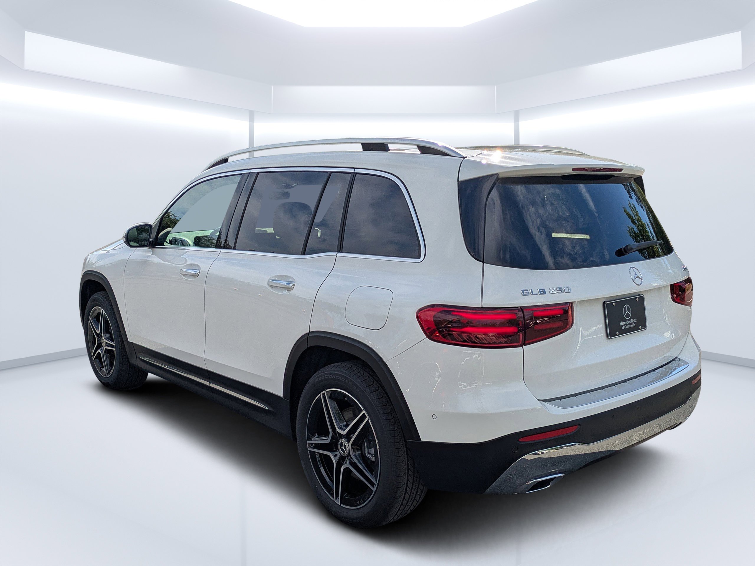 New 2026 Polar White Mercedes-Benz GLB 250 image 5