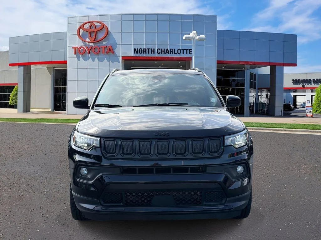 Used 2022 Black Jeep Latitude image 3